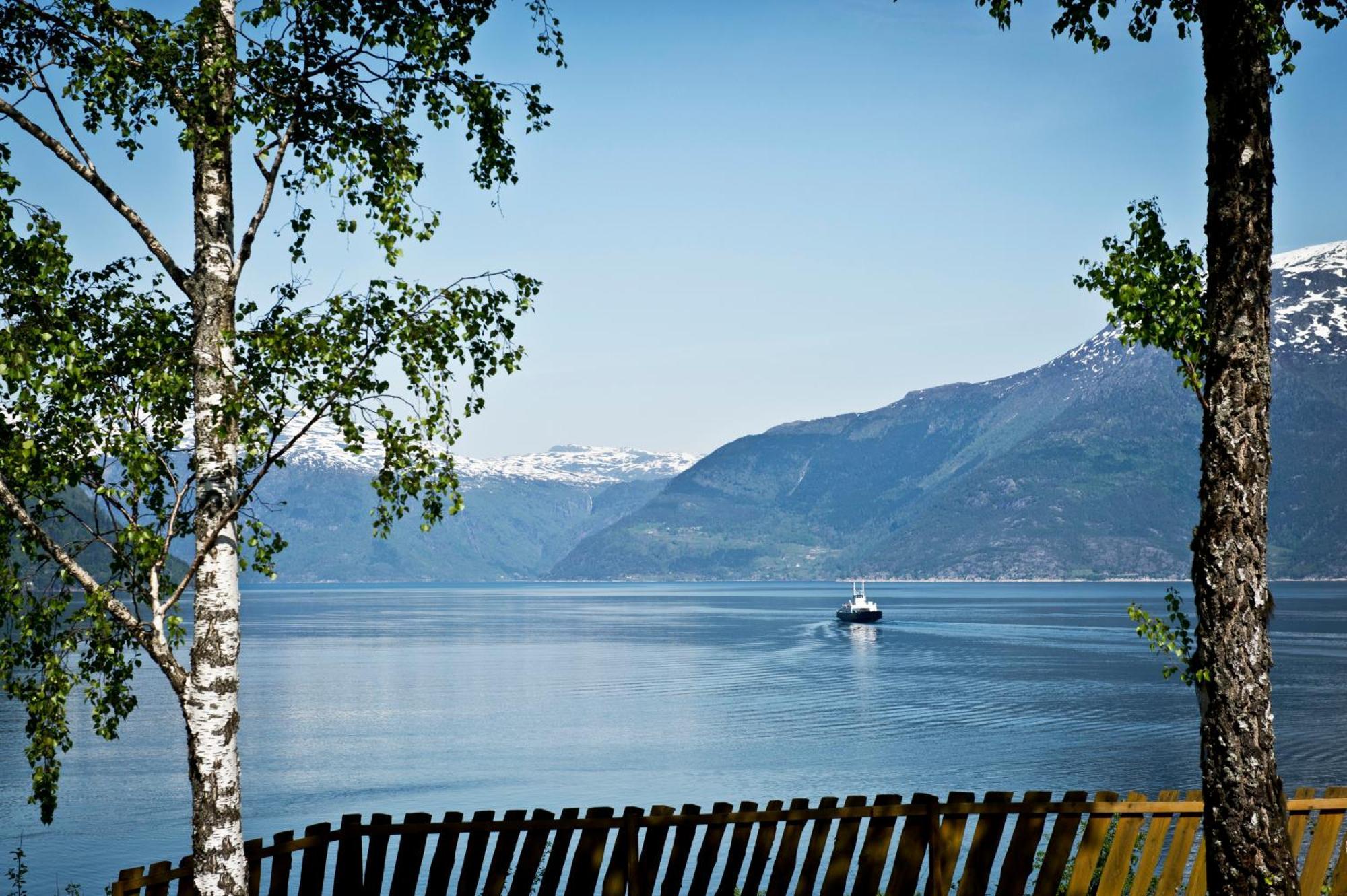 Kinsarvik Camping Hotel Exterior photo