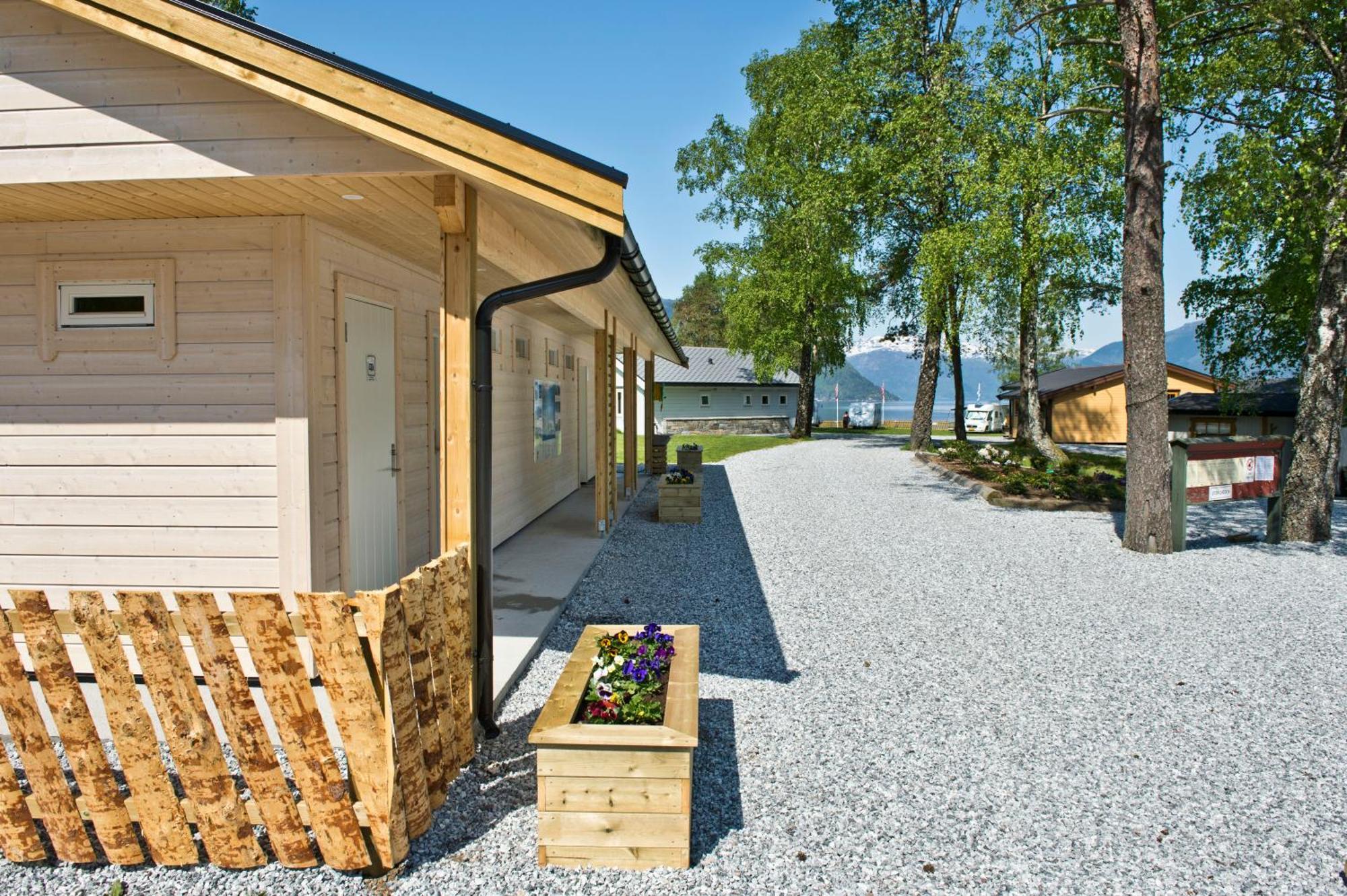 Kinsarvik Camping Hotel Exterior photo