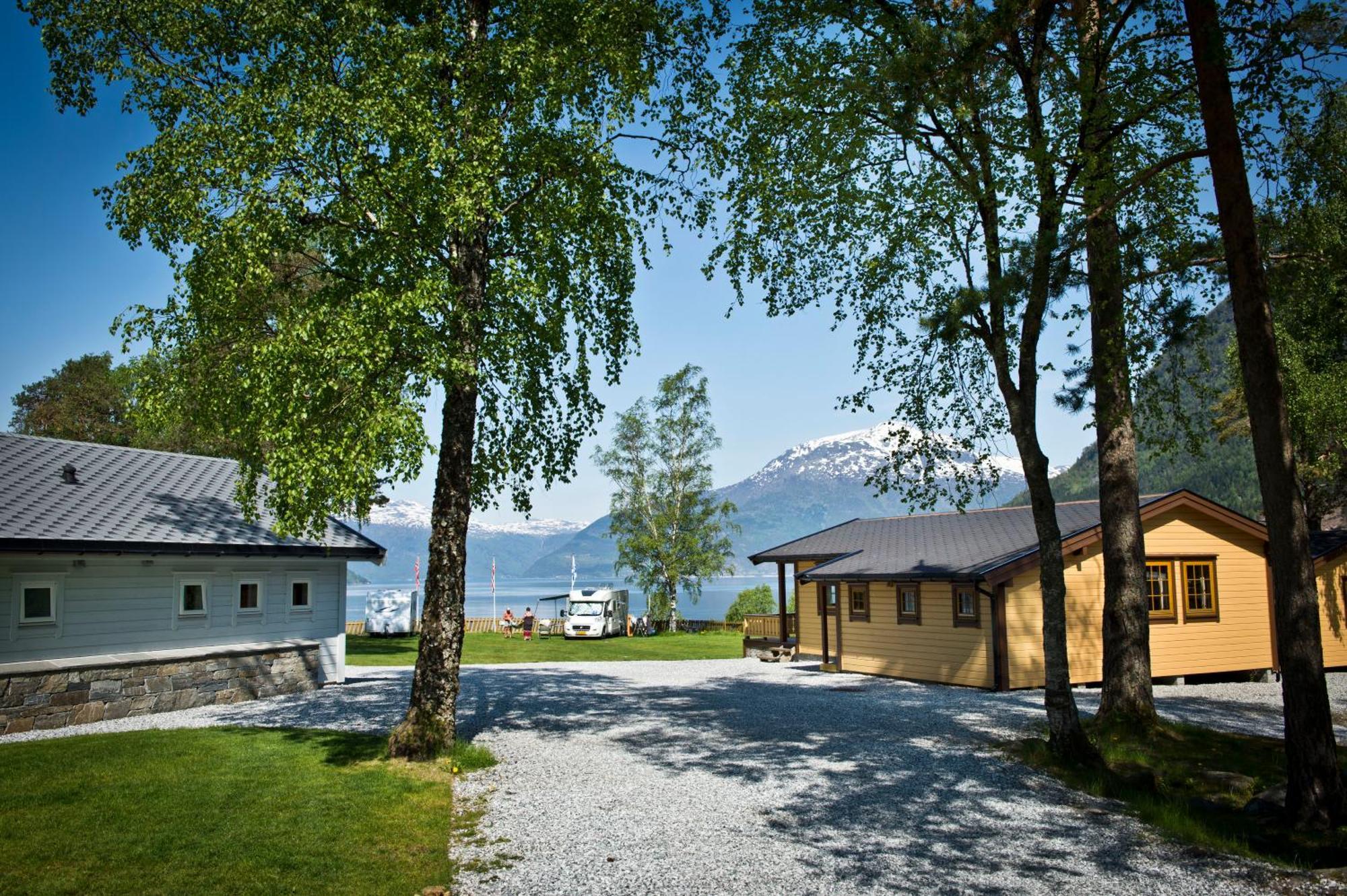 Kinsarvik Camping Hotel Exterior photo